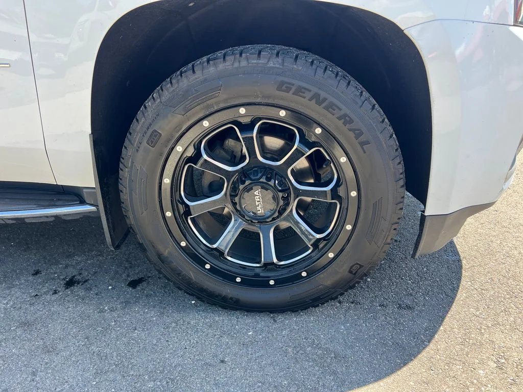 Used 2019 White GMC SLT image 18