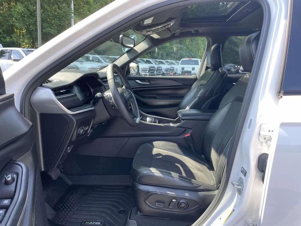 Used 2024 White Jeep Altitude X image 26
