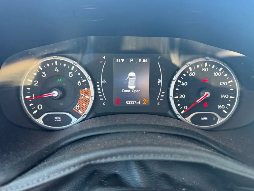 Used 2020 Gray Jeep Sport image 5