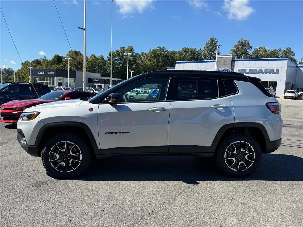 Used 2026 Silver Jeep Trailhawk image 4