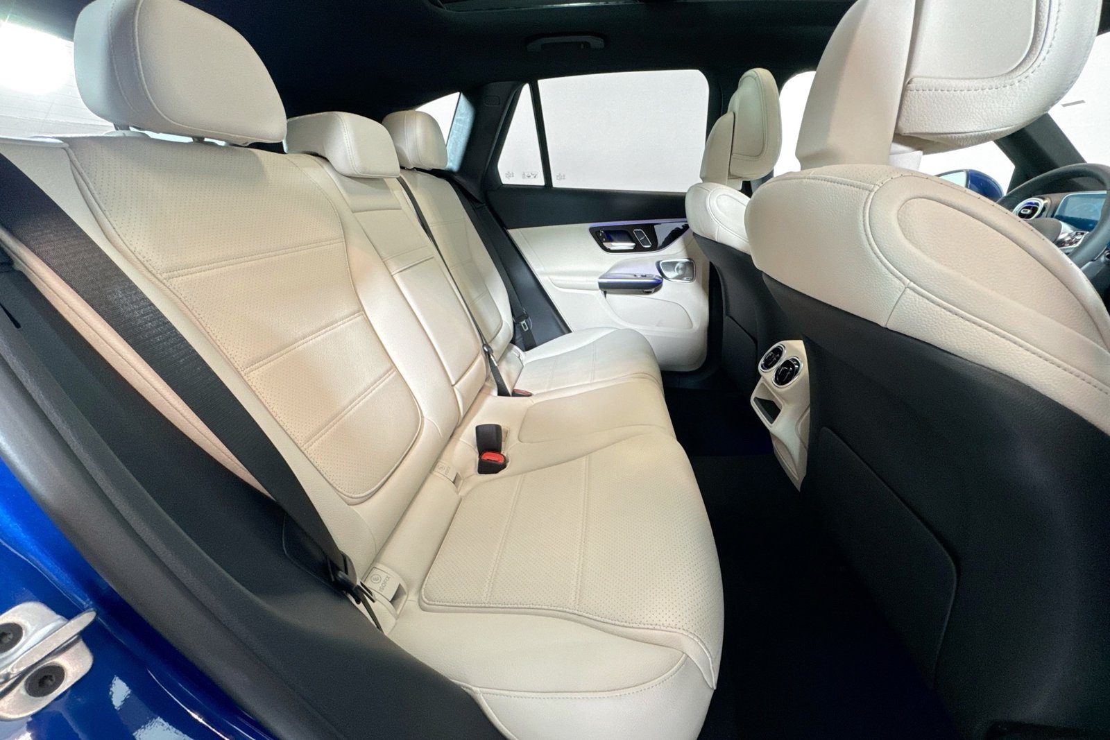 New 2026 Starling Blue Metallic Mercedes-Benz GLC 300 image 25