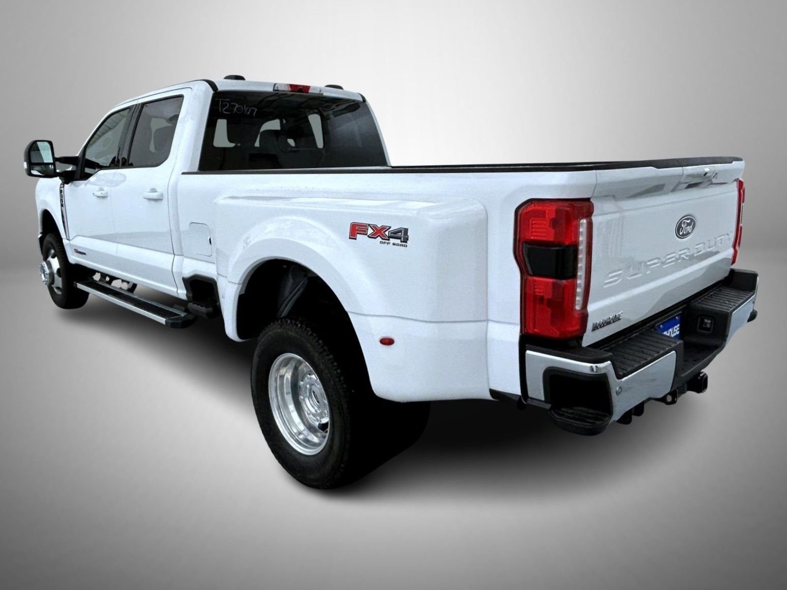 New 2027 Oxford White Ford Lariat image 7