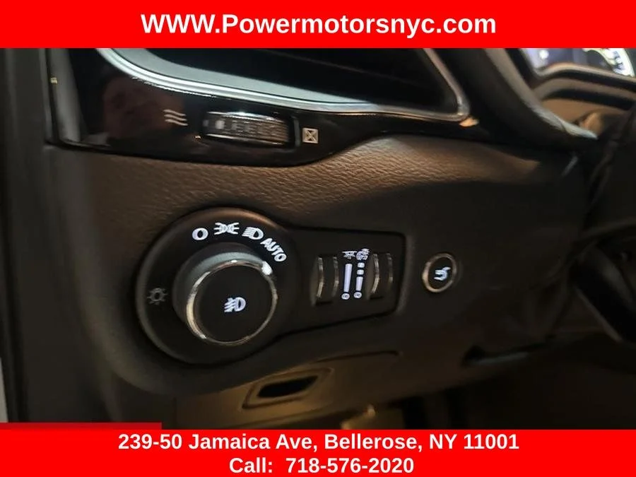 Used 2023 White Jeep Altitude image 41