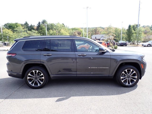 Certified Used 2022 Gray Jeep Overland image 8