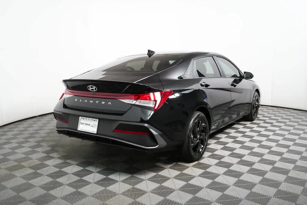 New 2026 Abyss Black Hyundai SEL Sport image 3