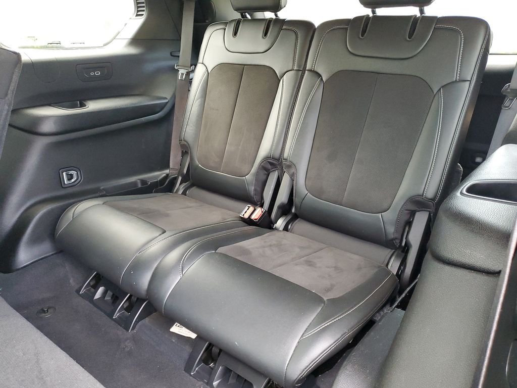 Used 2023 Silver Jeep Altitude image 17