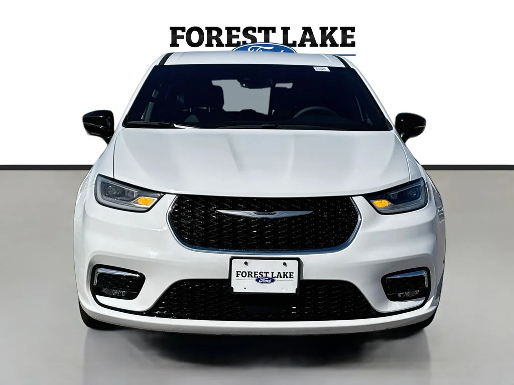 Used 2025 Chrysler Pacifica Select with VIN 2C4RC1BG0SR574735 for sale in Forest Lake, Minnesota