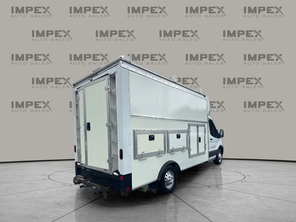 Used 2023 White Ford Base image 3