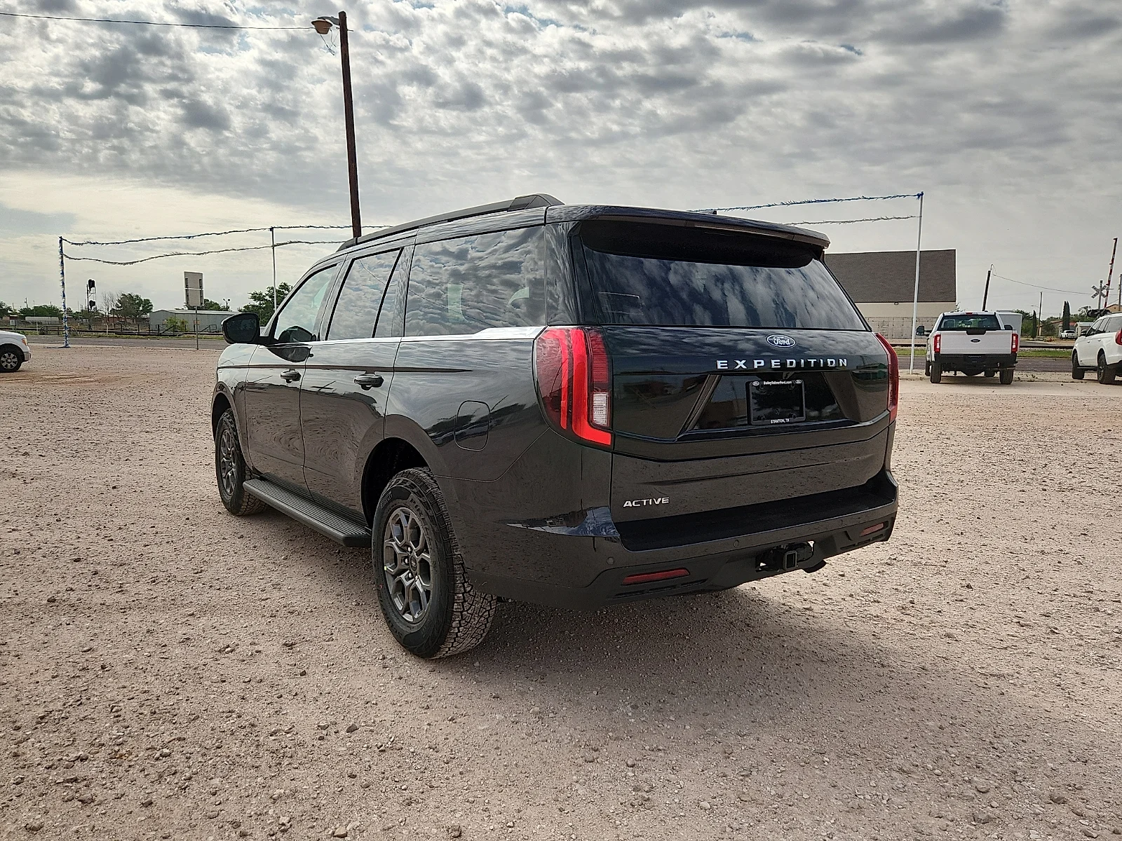 New 2026 Dark Matter Gray Metallic Ford Active image 5