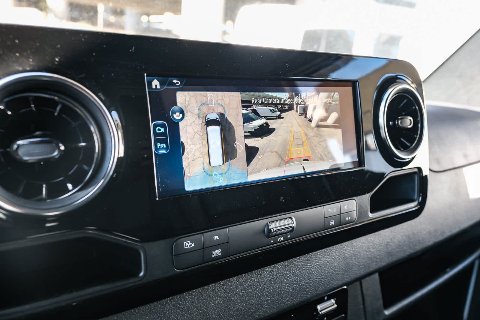 New 2026 Arctic White Mercedes-Benz RWD 2.0L I4 Diesel Turbocharged High Output image 26