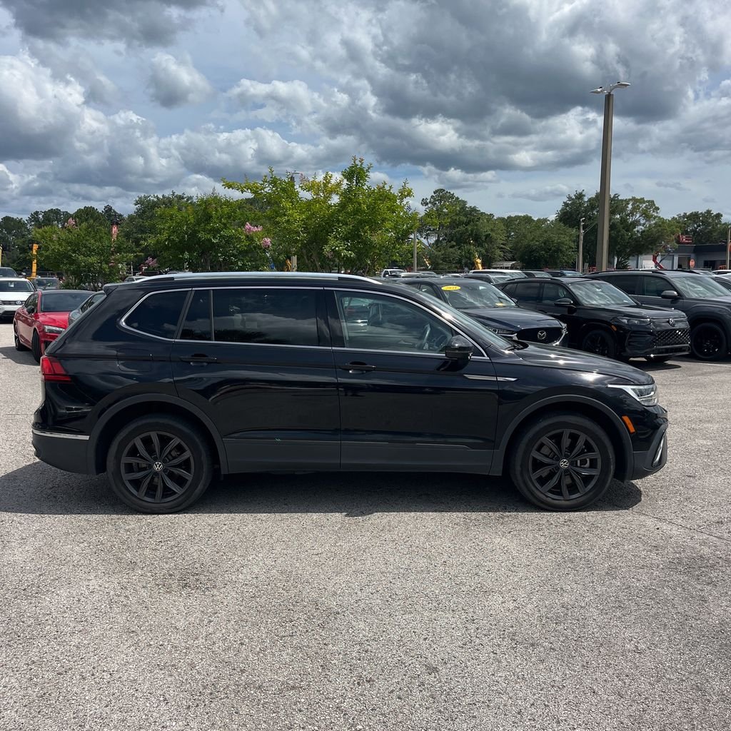 Used 2023 Deep Black Pearl Volkswagen 2.0T SE image 5