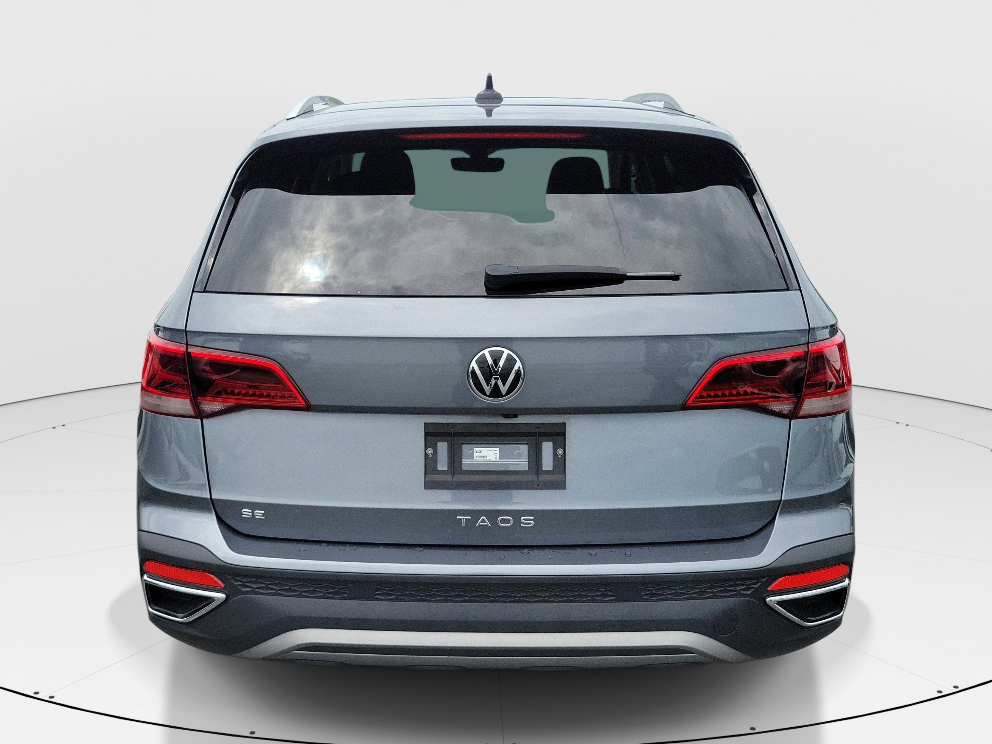 Used 2023 Platinum Gray Metallic Volkswagen SE image 5