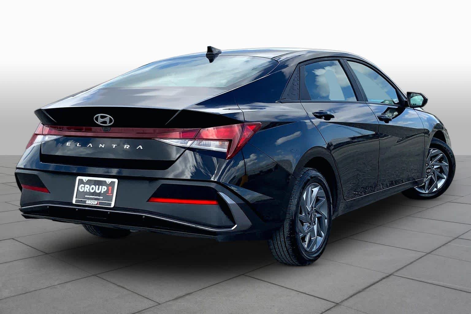 Used 2024 Abyss Black Hyundai SEL image 13