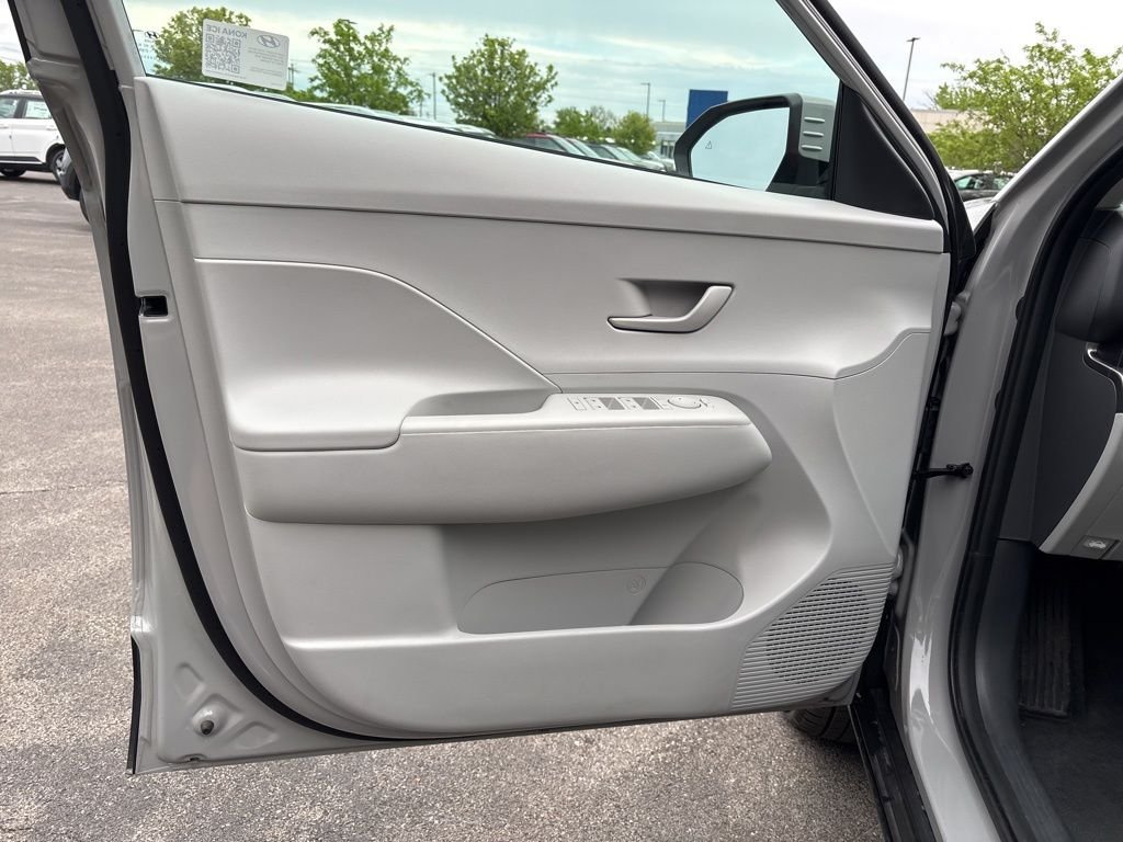 2025 Hyundai Kona SEL Convenience - Photo 22