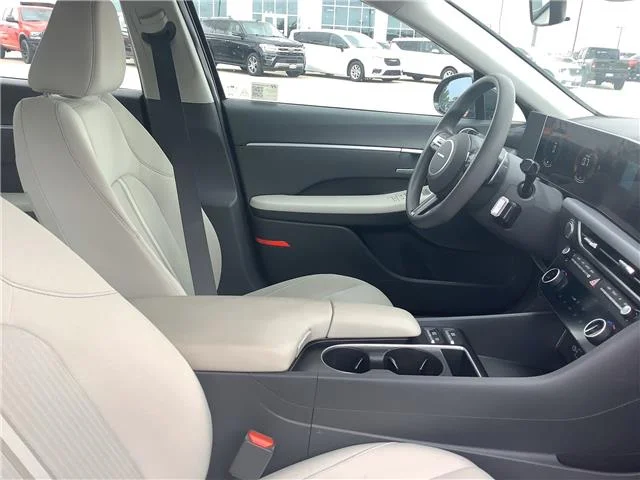 Used 2025 Portofino Gray Hyundai SEL Front-Wheel Drive image 15