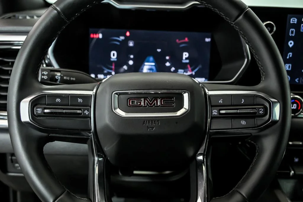 Used 2025 Onyx Black GMC Elevation image 17