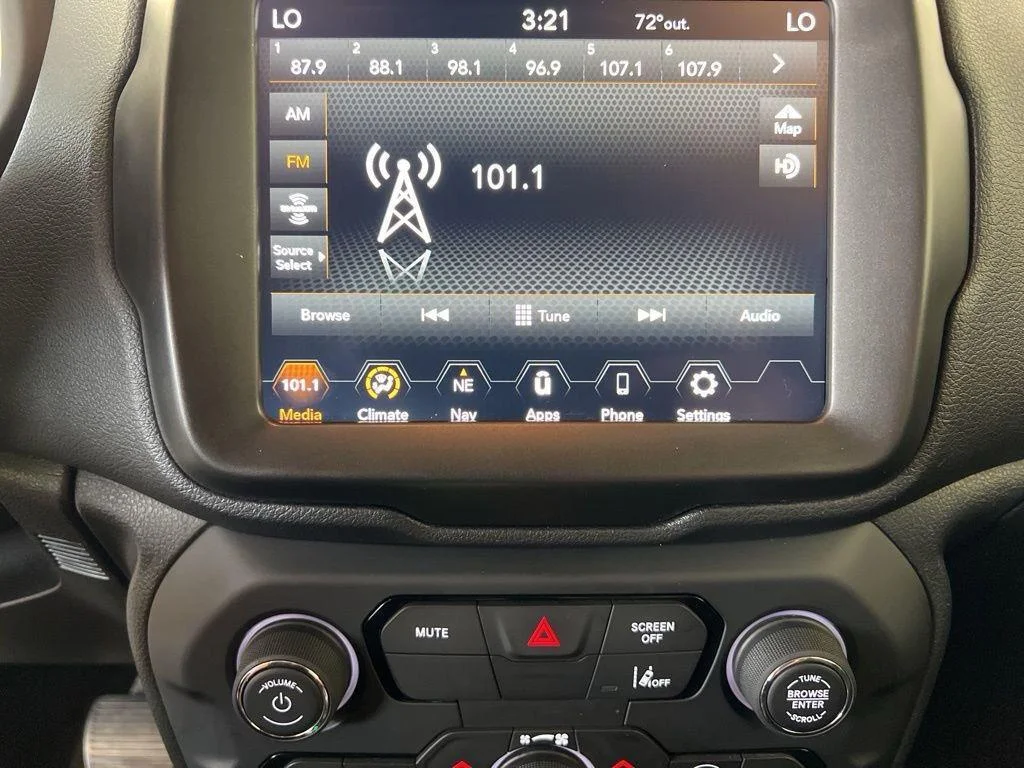 Used 2022 Graphite Gray Jeep Latitude image 21