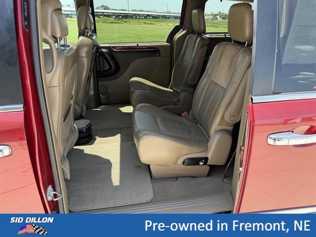 Used 2016 Deep Cherry Red Crystal Pearlcoat Chrysler Limited Platinum image 9