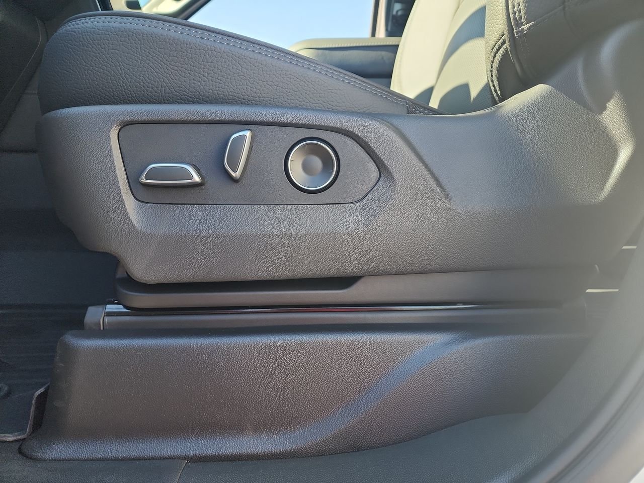 2026 GMC Yukon Denali - Photo 12