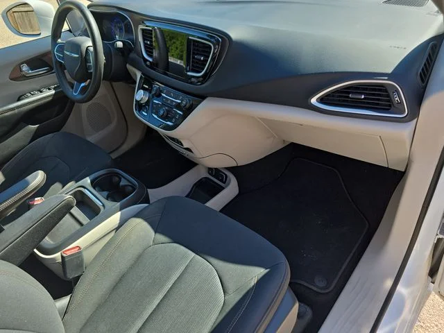 Certified Used 2018 White Chrysler Touring Plus image 39