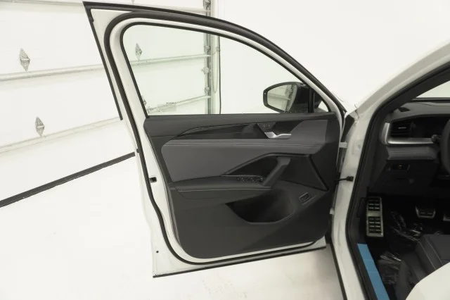 New 2027 Opal White Pearl Volkswagen SE R-Line Black image 15