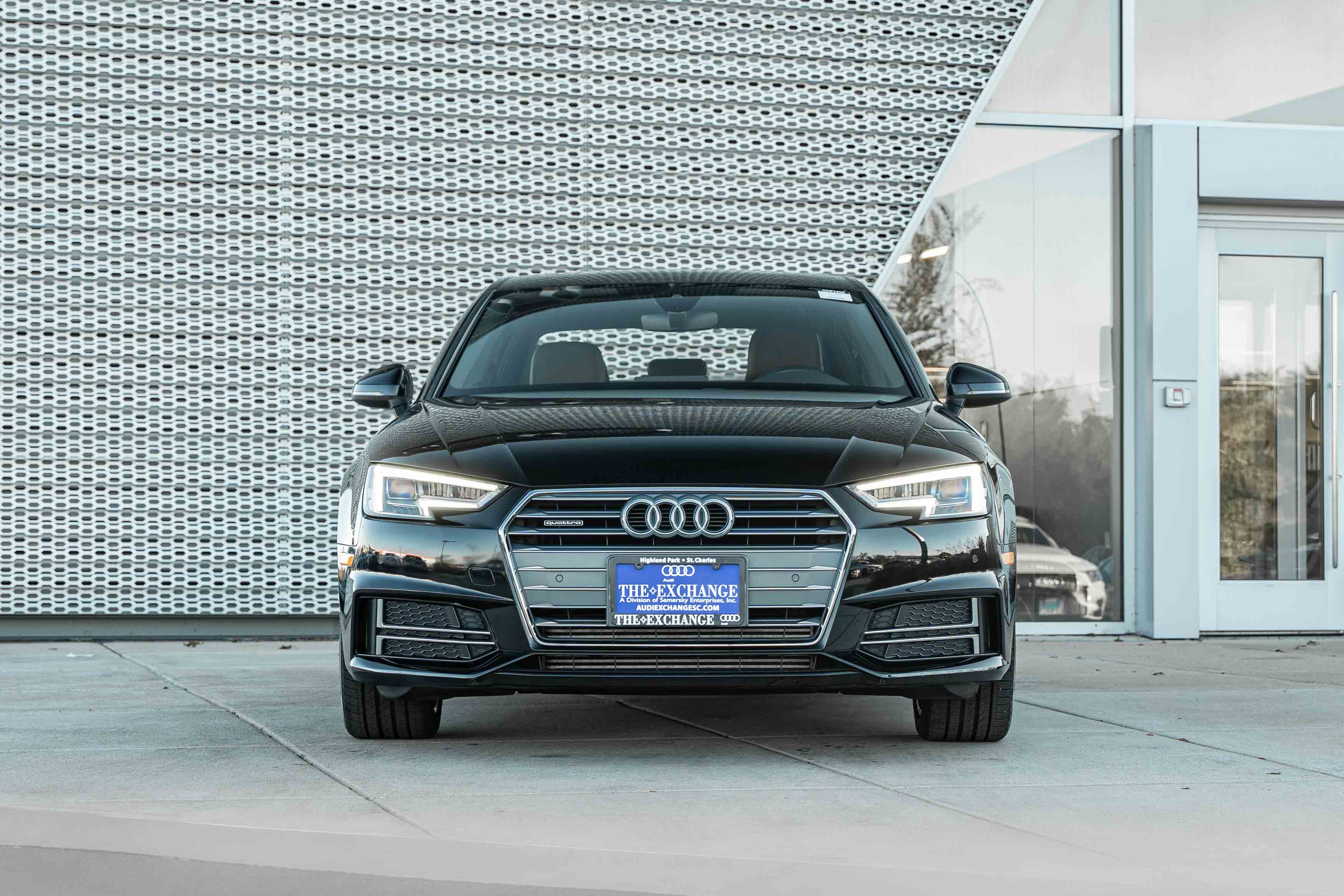 Used 2018 Mythos Black Metallic Audi Tech Premium Plus image 29