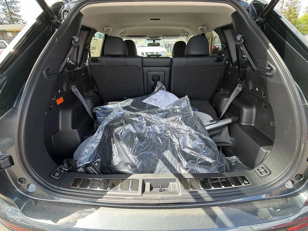 New 2025 Graphite Gray Mitsubishi SE image 24