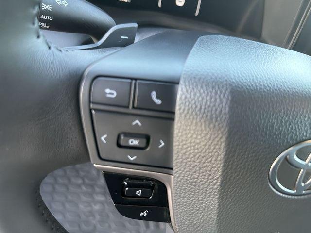 Certified Used 2025 WIND CHILL PEARL Toyota  image 17