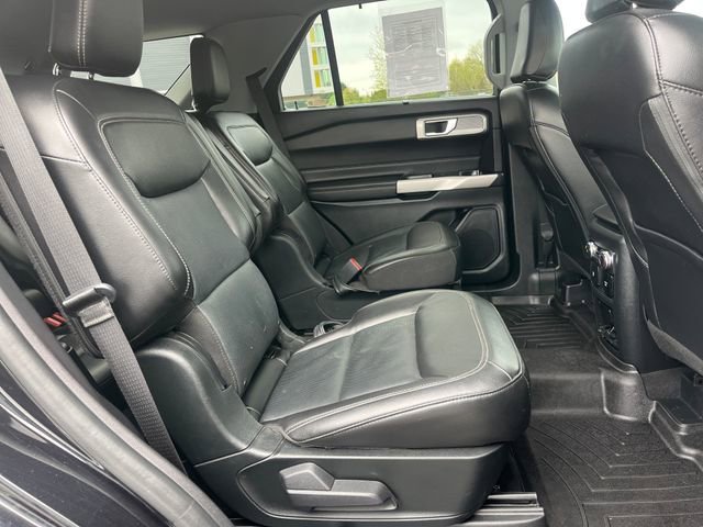 Used 2022 Black Metallic Ford Limited image 10