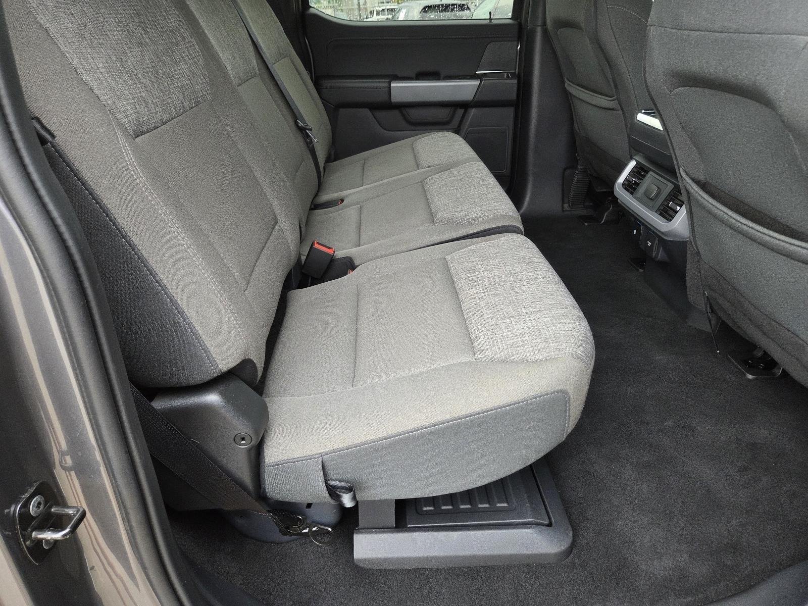 Used 2024 Oxford White Ford XLT image 37