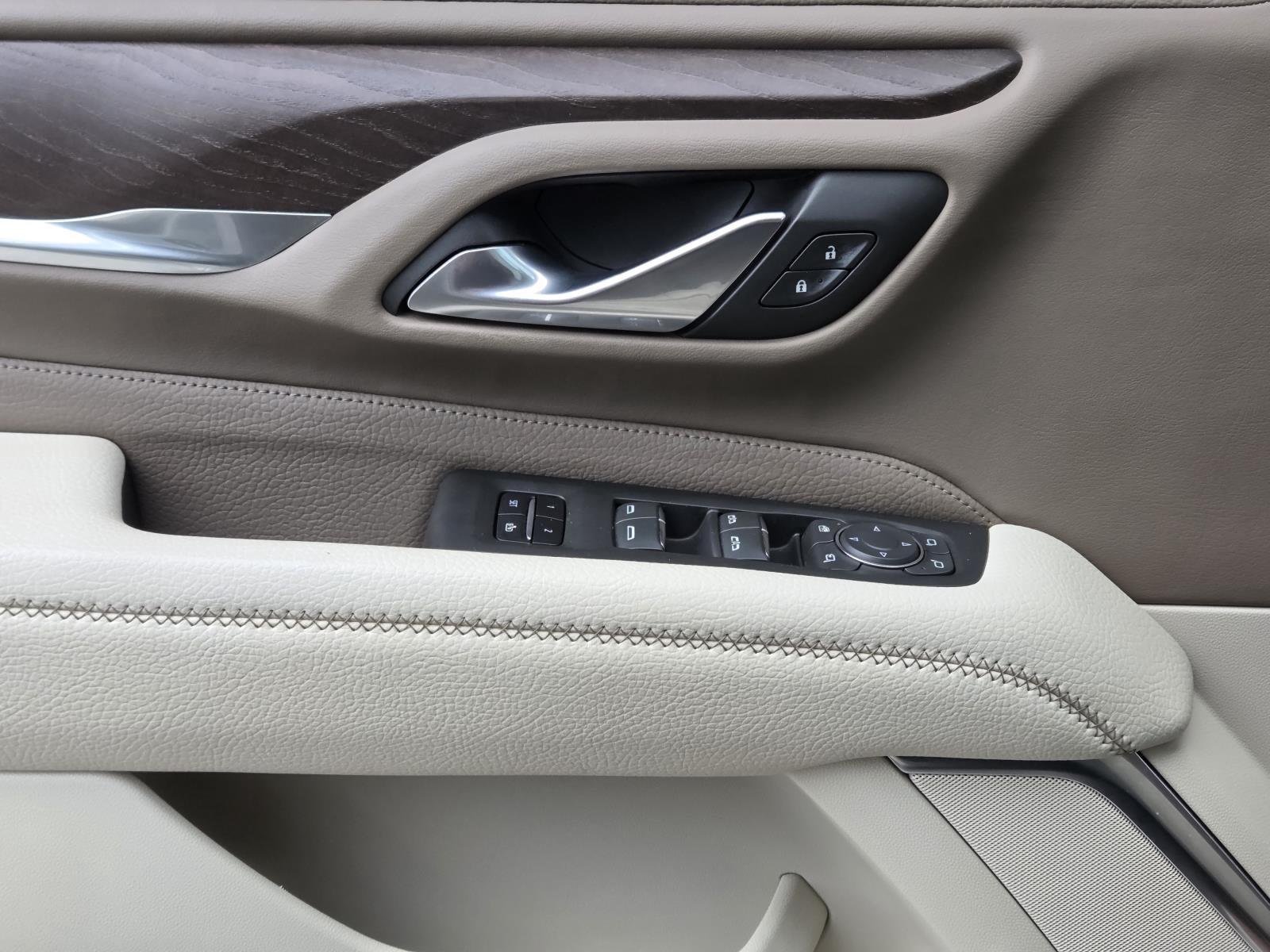 Used 2022 White Frost Tricoat GMC Denali image 27