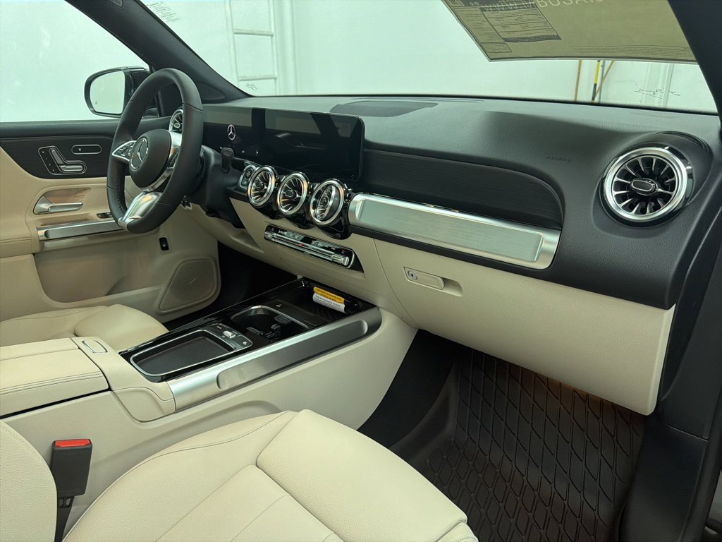 Used 2026 Black Mercedes-Benz GLB 250 image 26