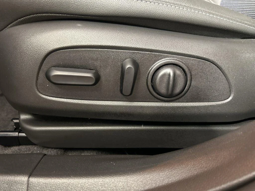 Used 2025 Cinnabar Metallic Buick Preferred image 15