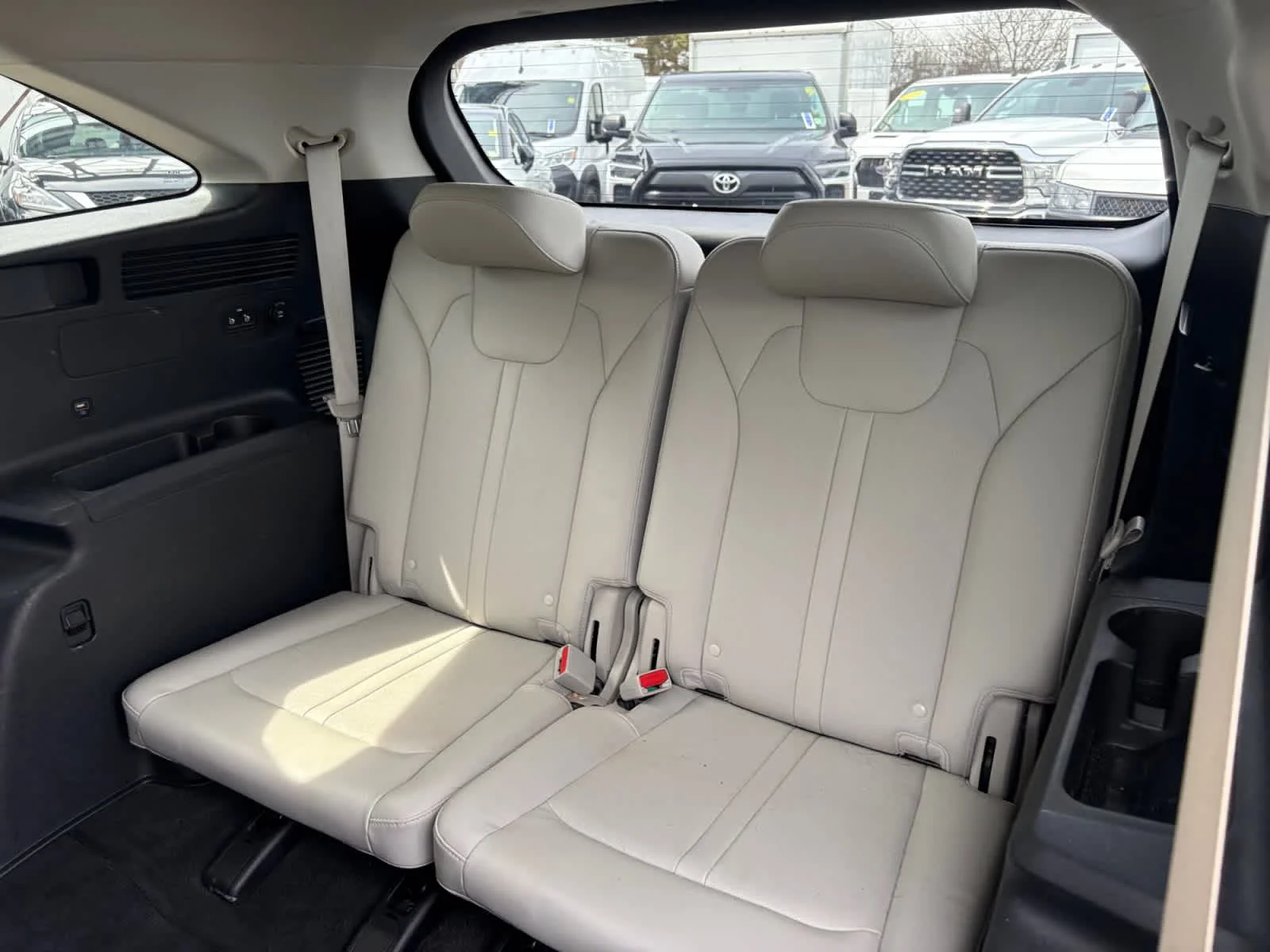 Used 2023 Everlasting Silver Kia X-Line S image 28
