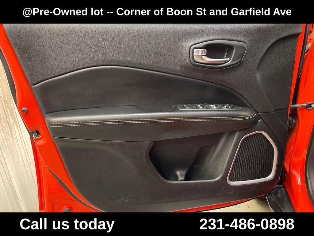 Used 2018  Jeep Sport image 15