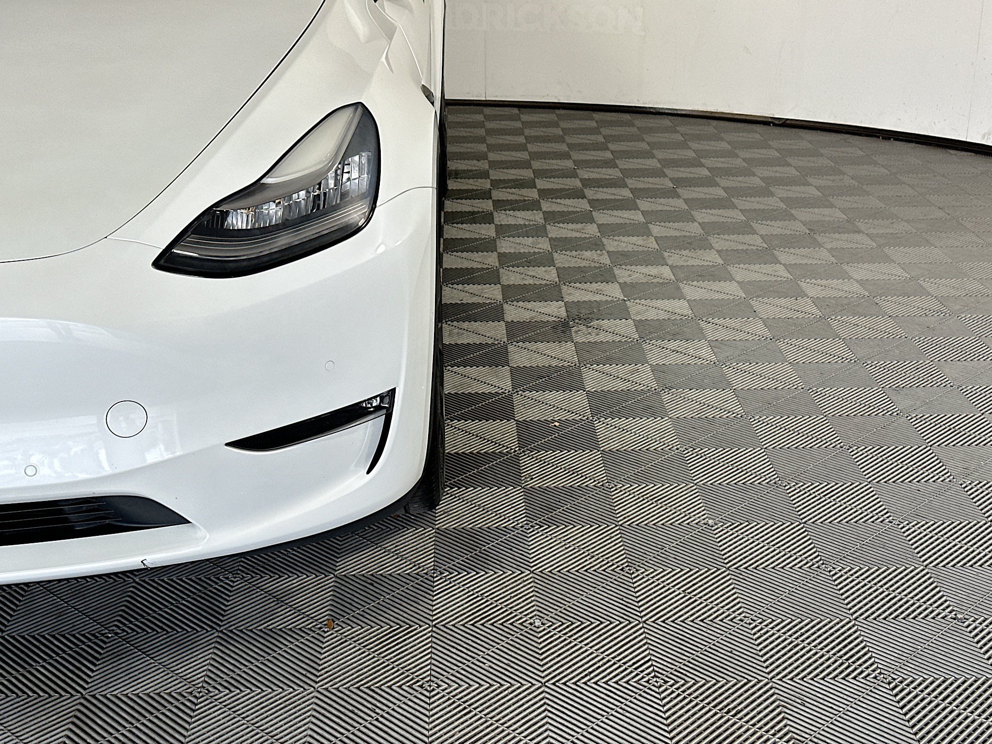 Used 2021 White Tesla Standard Range image 9