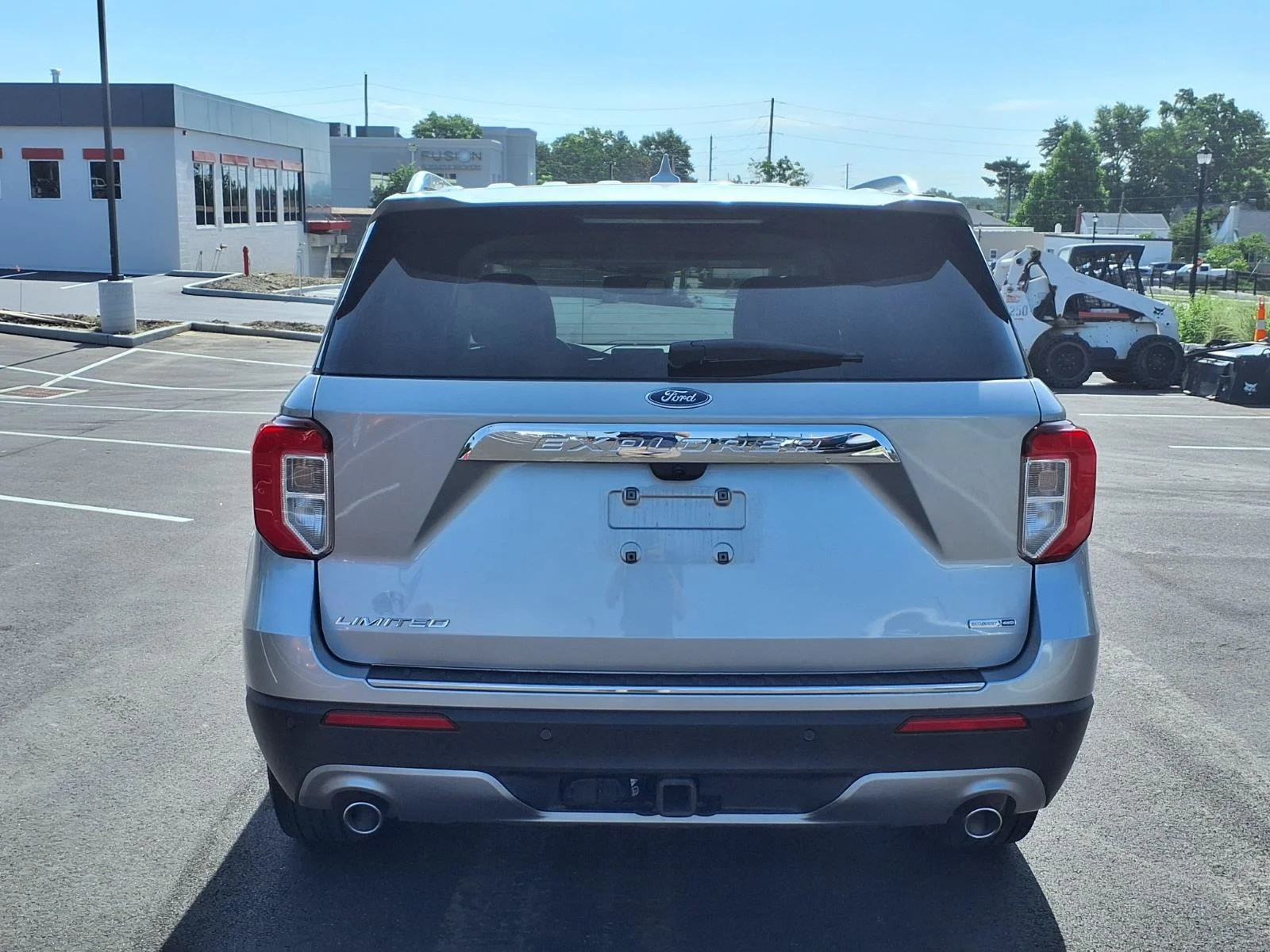 Used 2020 Silver Metallic Ford Limited image 31
