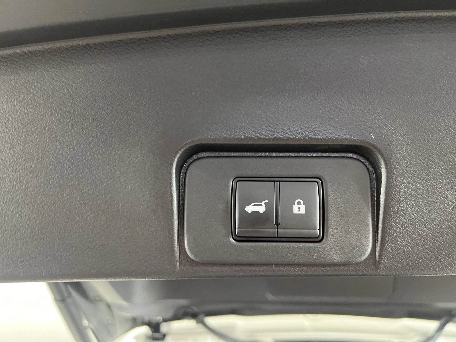 Used 2023 Pearl White Tricoat Nissan SL image 7