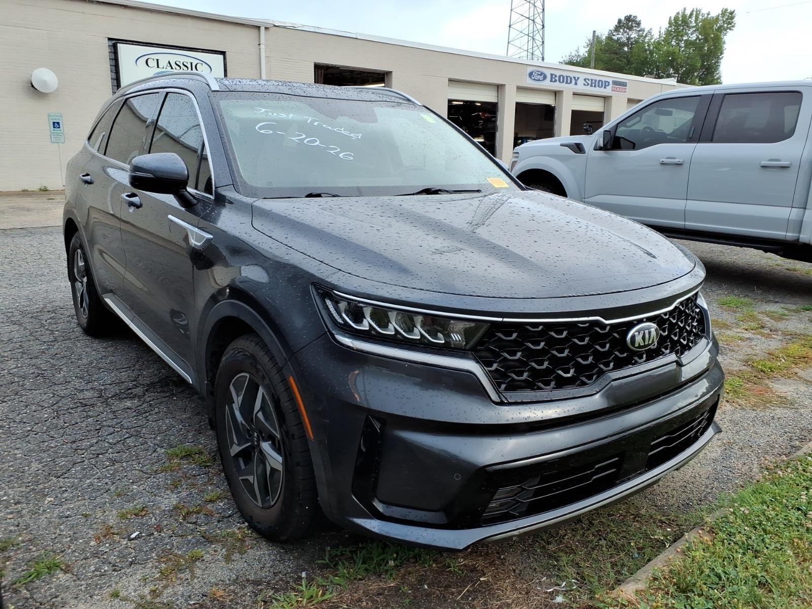 Used 2021 Platinum Graphite Kia EX image 3