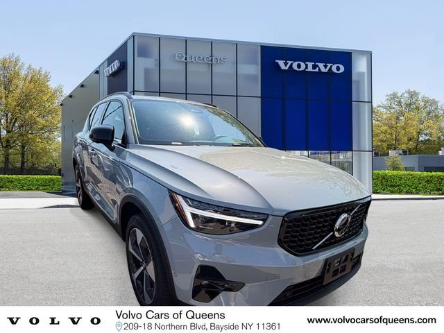 2026 Volvo XC40 B5 Plus Dark AWD's photo