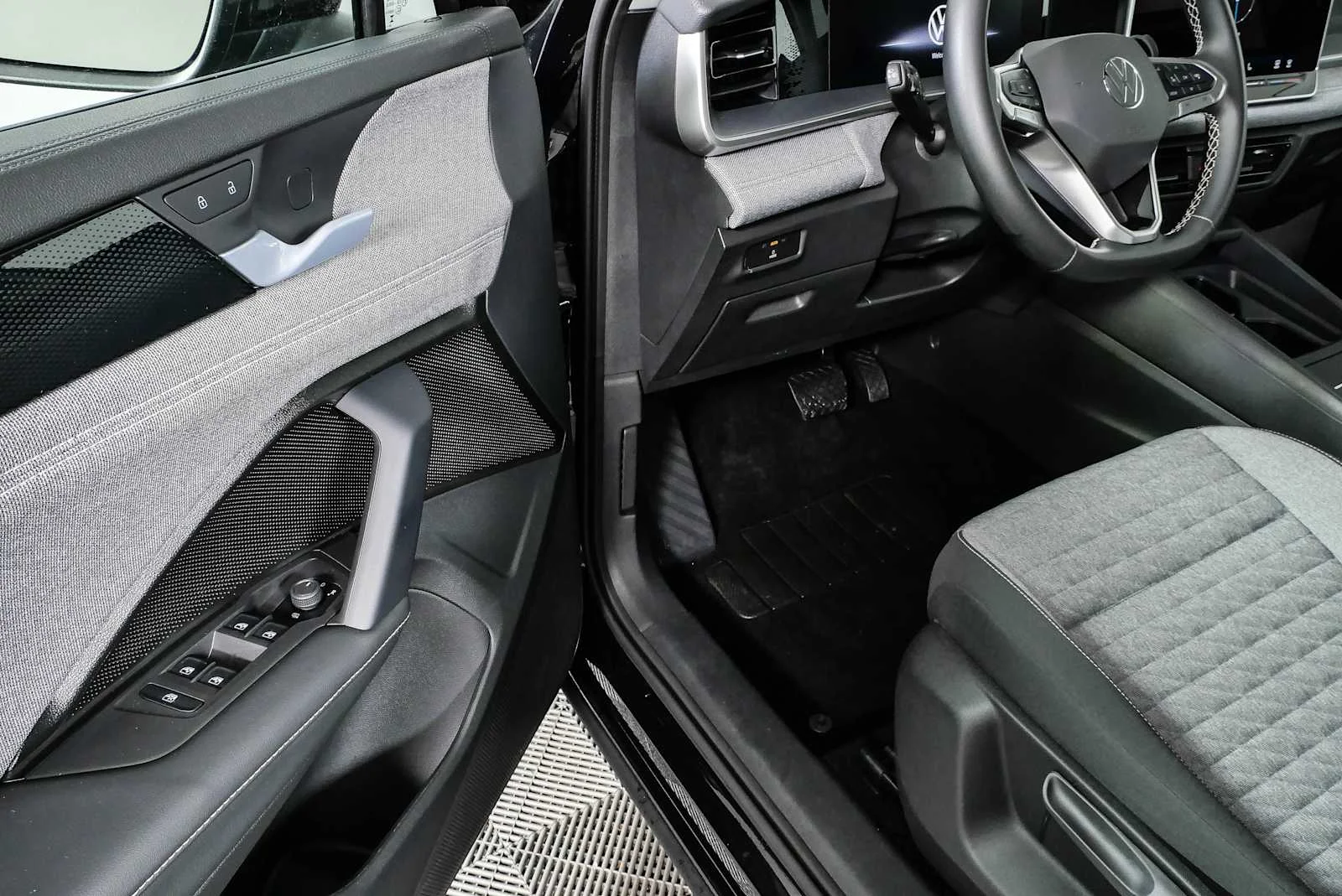 Certified Used 2025 Deep Black Pearl Volkswagen S image 7