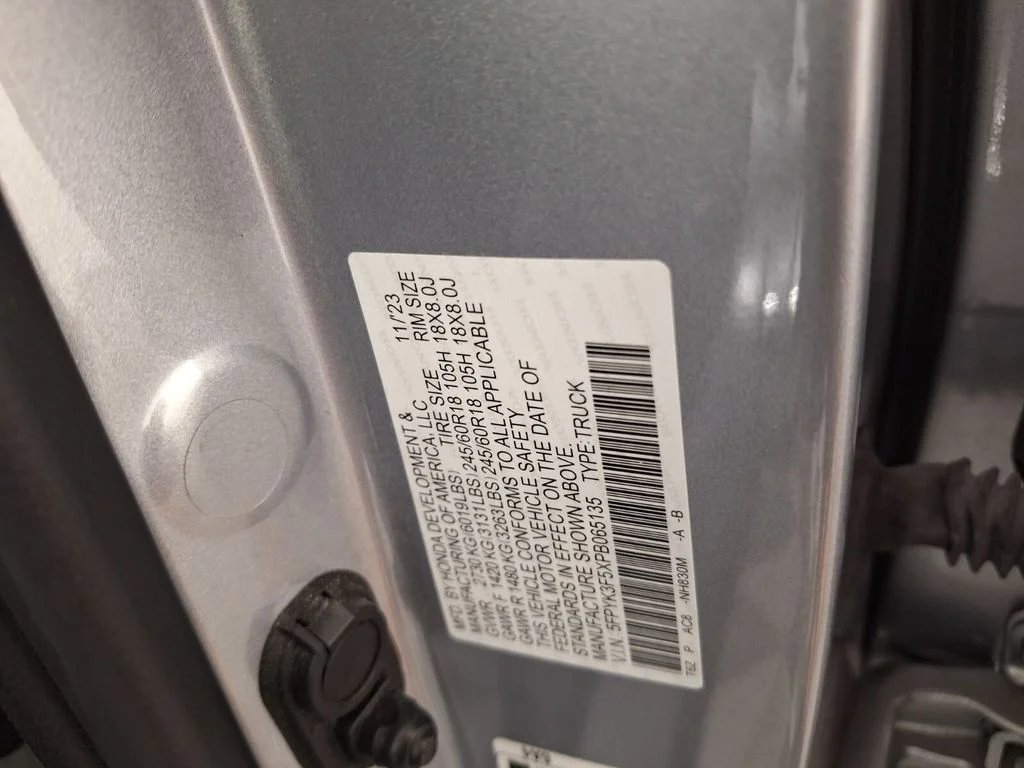 Certified Used 2023 Lunar Silver Metallic Honda AWD RTL image 32