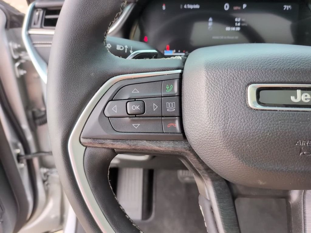 Used 2025 Silver Jeep Limited image 21