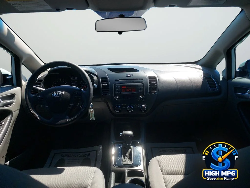 Used 2017 White Kia LX image 26