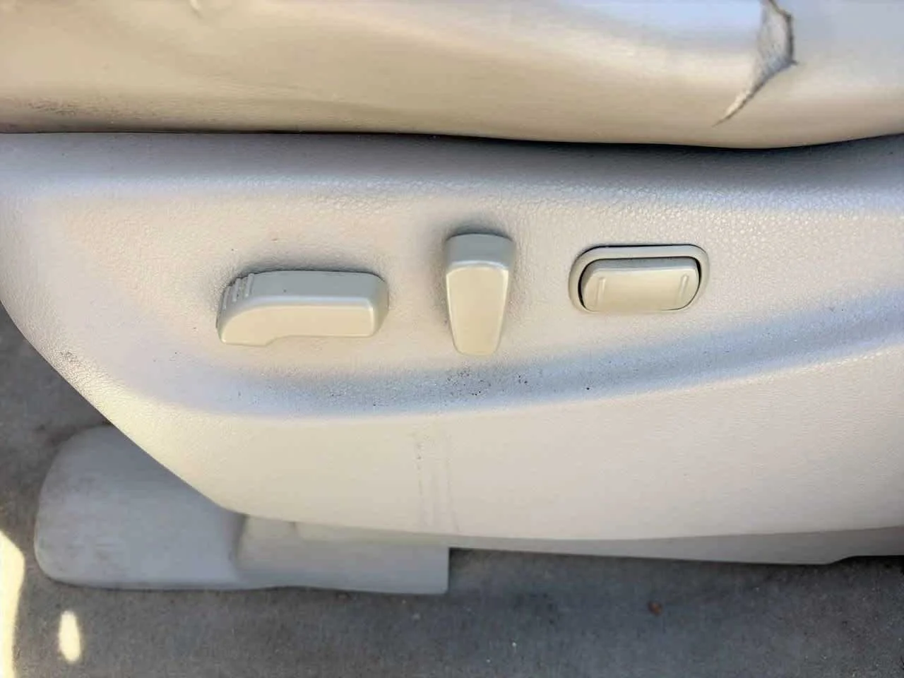 Used 2012 Platinum Graphite Nissan SL image 18