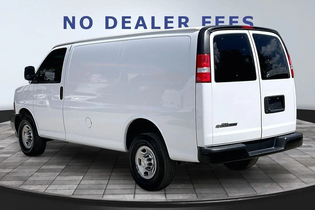 Used 2023  Chevrolet RWD 2500 Regular Wheelbase WT image 4