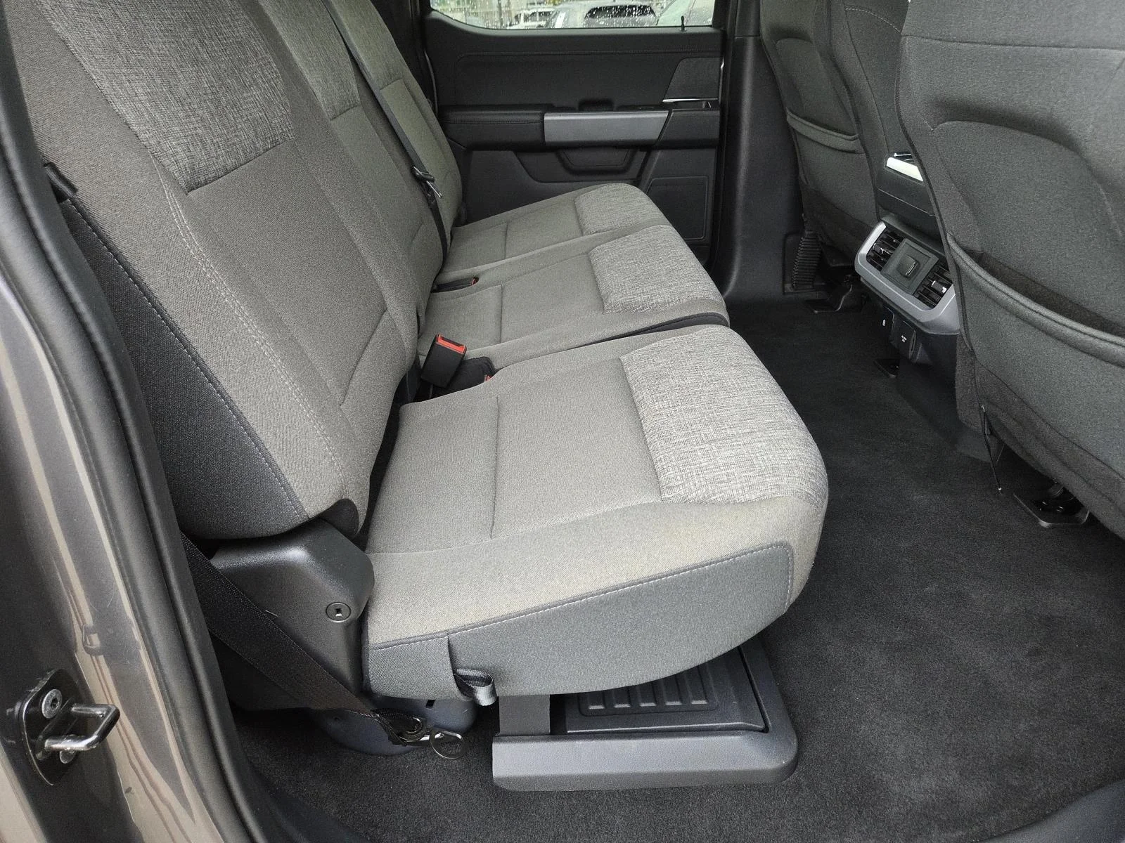 Used 2024 Oxford White Ford XLT image 37