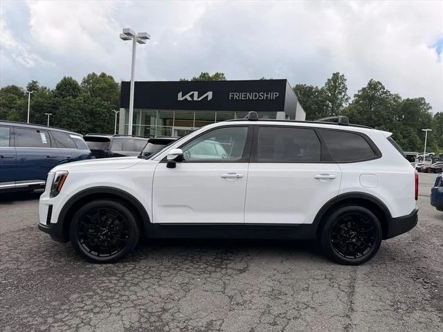 Used 2022 White Kia EX image 4
