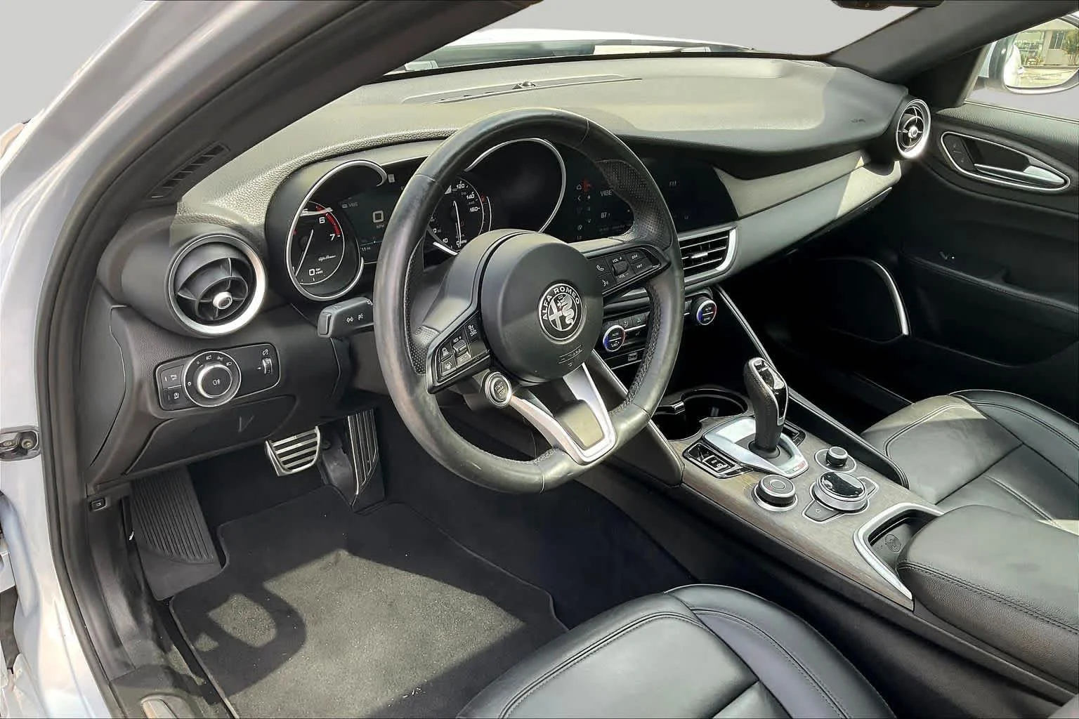 Used 2023 Moonlight Gray Metallic Alfa Romeo Ti image 17