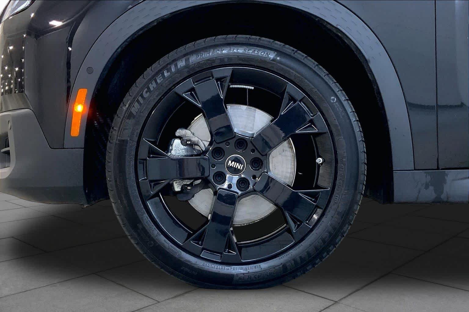 Certified Used 2025 Midnight Black II Metallic MINI S image 10